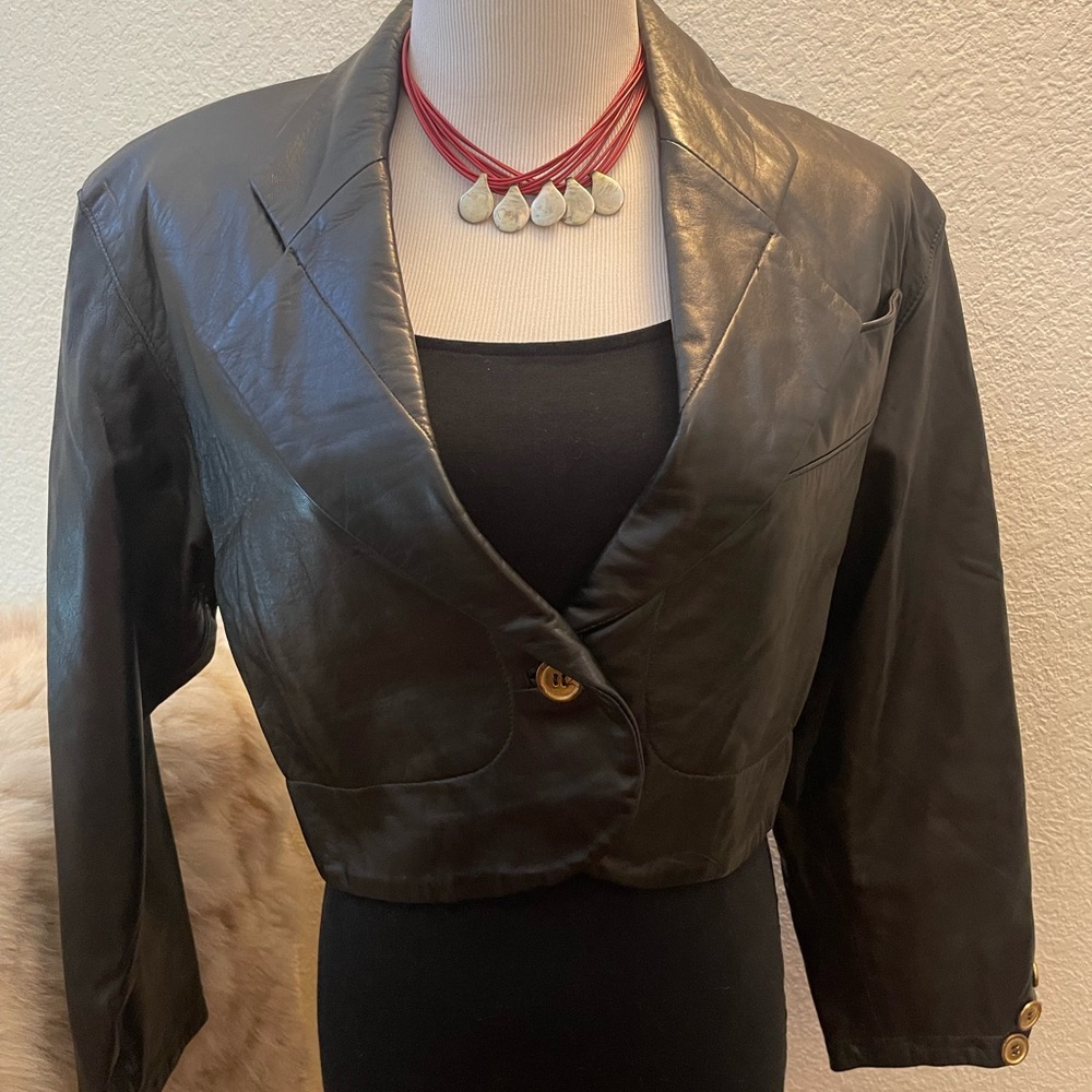 Vintage Siena Cropped Black Leather Jacket - Single Button Closure - Sz M
